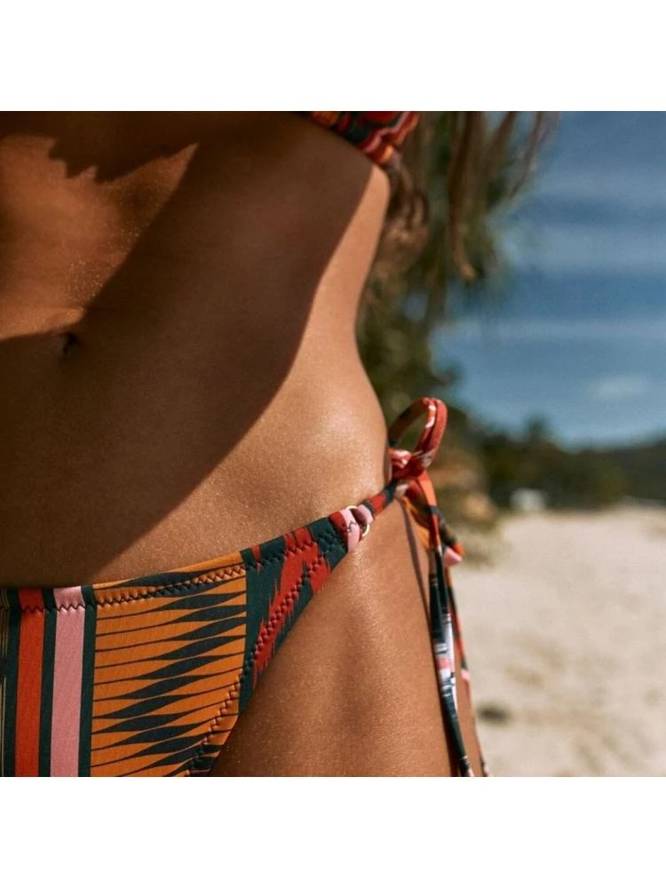 Colorblock Halter Backless Bikinis - Image 4